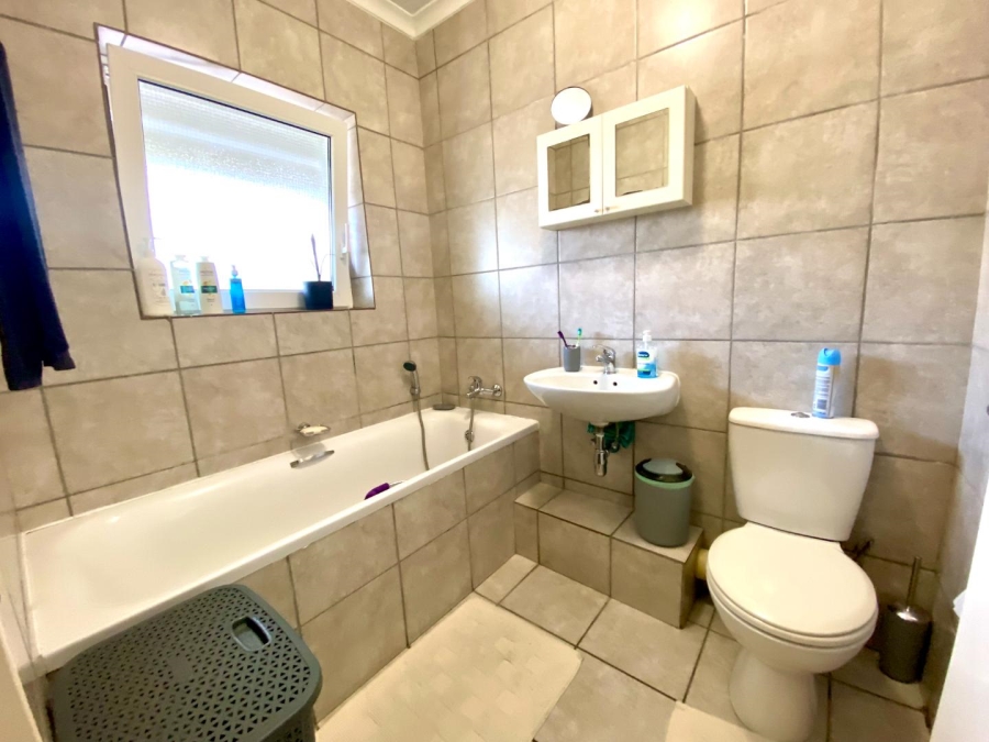 1 Bedroom Property for Sale in Klein Drakenstein Western Cape